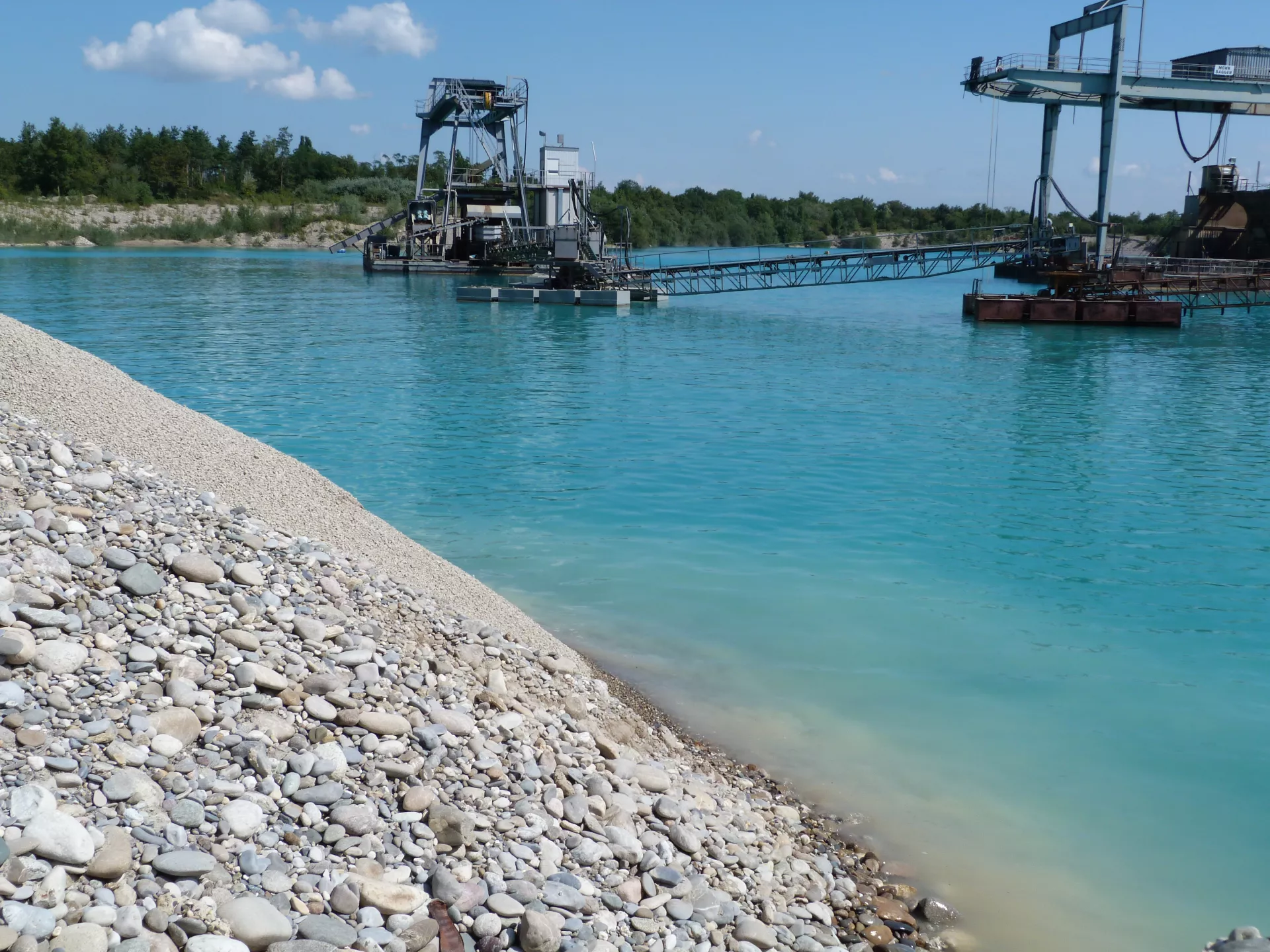 Nassabbau von Kies mit dem Schwimmbagger