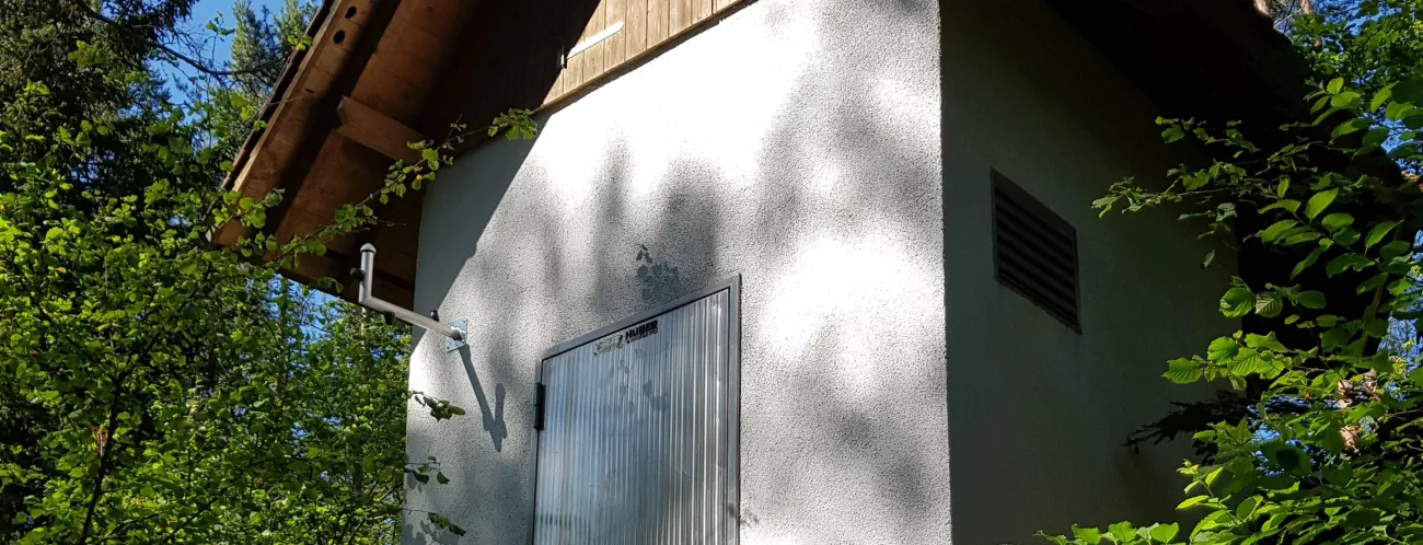 Der Wasserhochbehälter in Trochtelfingen-Hausen, der die neue Erdbebenmessstation HSND beherbergt